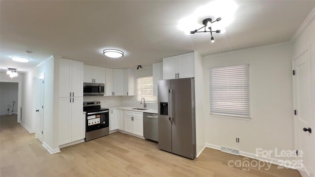 Foto del edificio - 308 Robinson Ave