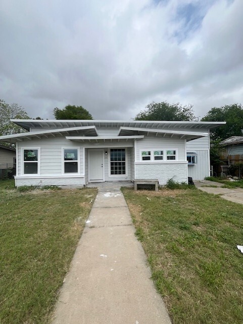 Primary Photo - 1601 Cambridge Dr
