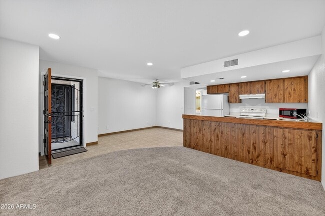 Building Photo - 455 N Tegner St