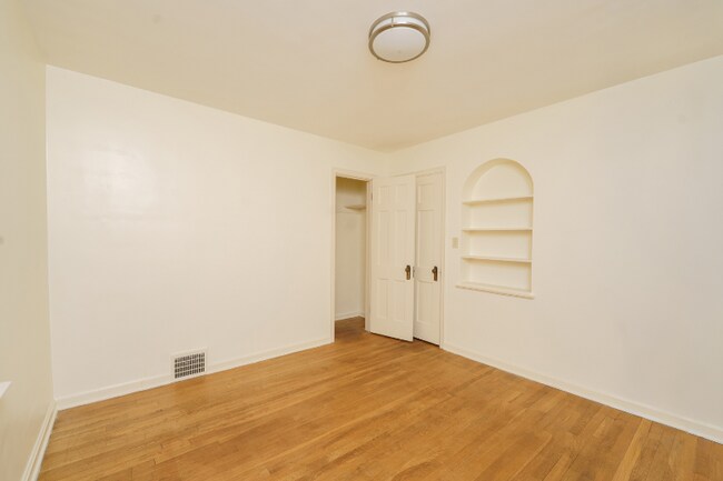 Building Photo - 3584 Palmerston Rd