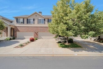 Building Photo - 189 E Backhand Ln