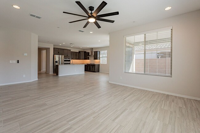 Building Photo - New Build 2023 Beautifully Updated