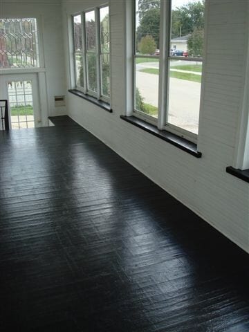 Building Photo - Charming House on Bay Shore Drive Close to the Lake! SHORT TERM LEASING! Available Now!