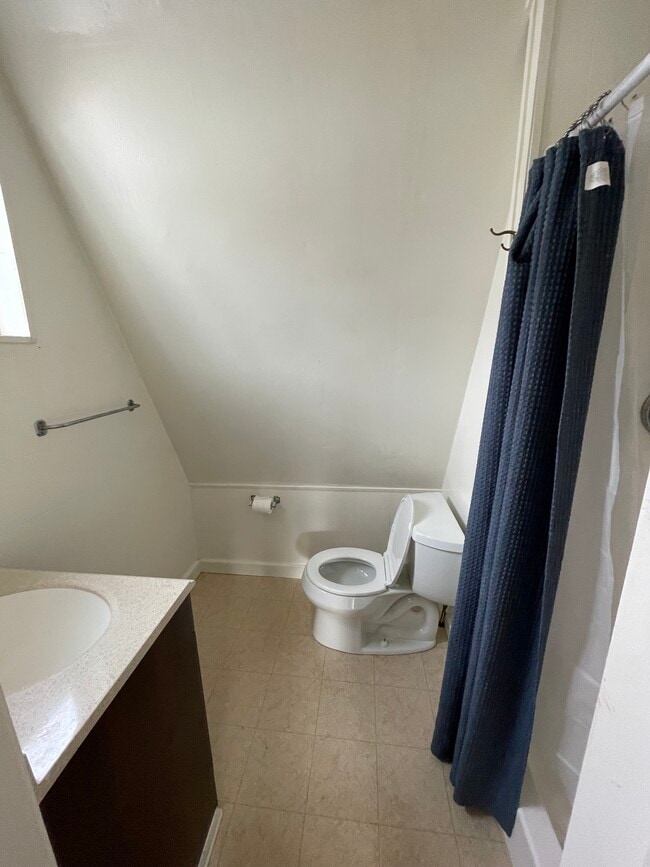 Building Photo - 141 7th Ave N