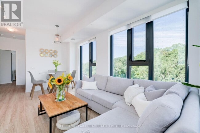 Building Photo - 250 Lawrence Ave W