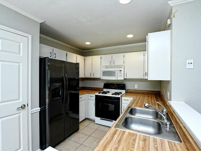 Foto del edificio - 806 Sunny Ln