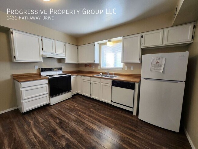 Foto del edificio - 1421 Hathaway Dr