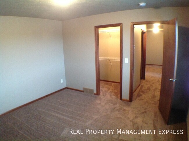 Foto del edificio - Perfect 2 Story 2 Bedroom Town Home in Har...