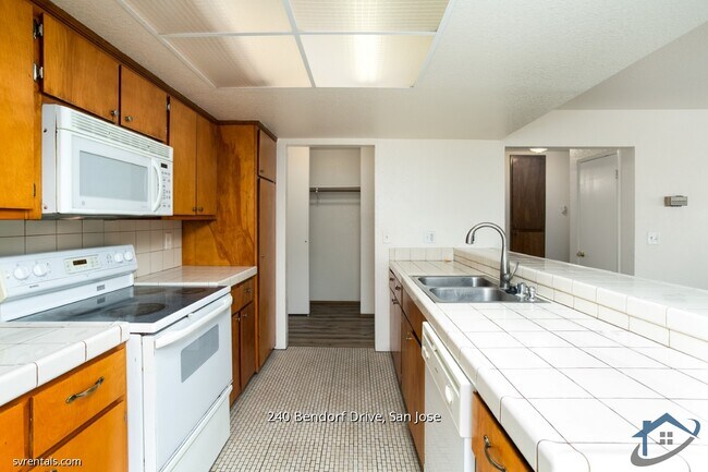 Building Photo - 240 Bendorf Dr