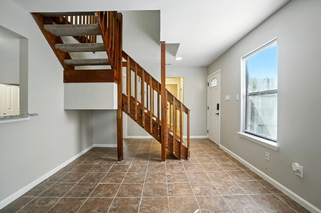 Foto del edificio - 4721 Woodglen Ct