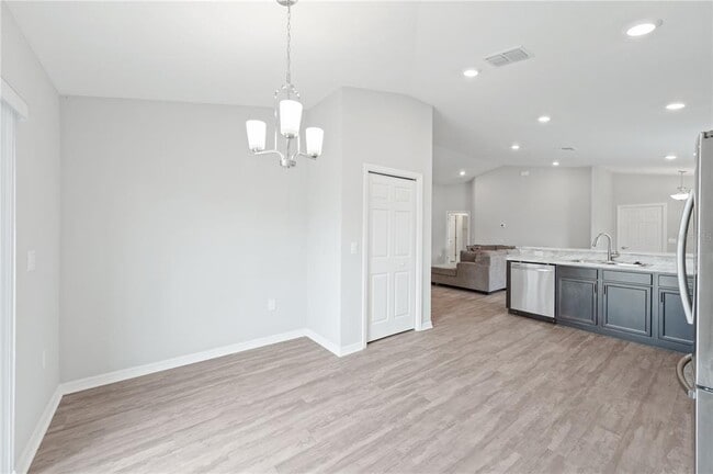 Building Photo - 961 Inverness Way