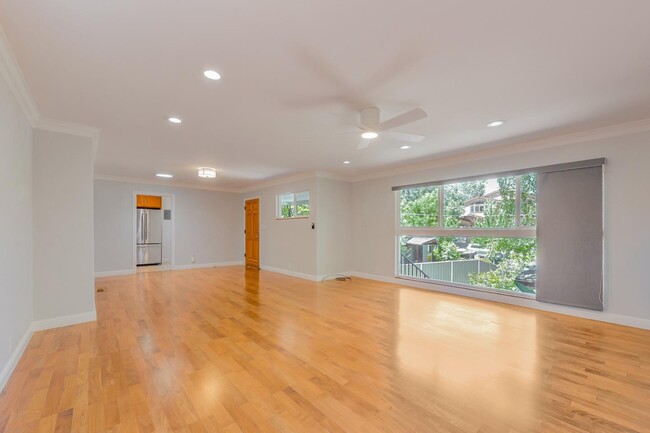 Building Photo - 572 Quartz St