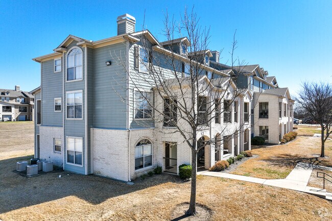 Primario - Silverton Village