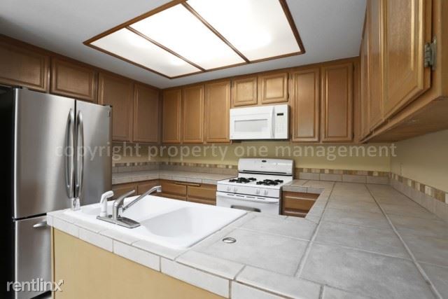 Building Photo - 4826 Sawyer Ave