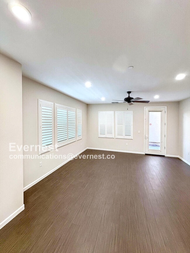 Building Photo - 3343 Vittoria Loop