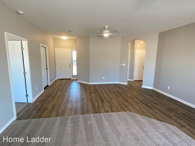 Building Photo - 3 br, 2 bath House - 8284 W McCartney Rd