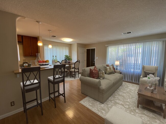 Building Photo - 2118 Peppertree Way