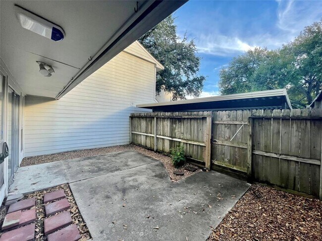 Building Photo - 7856 Kendalia Dr