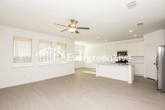 Building Photo - 1212 Dragon Wy