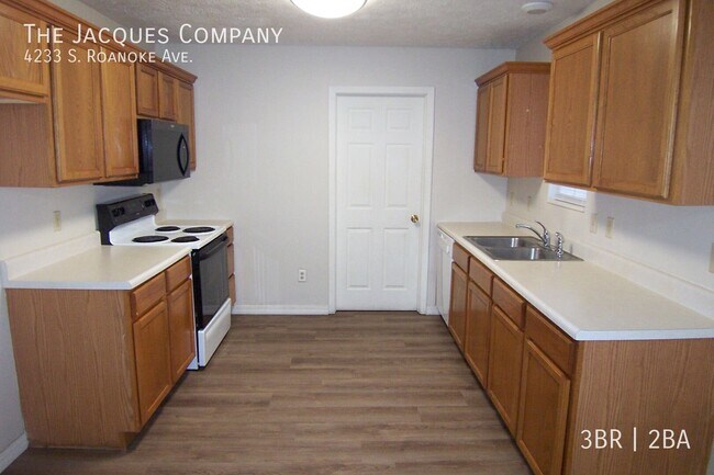 Foto del edificio - 4233 S Roanoke Ave