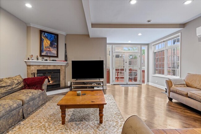 Foto del edificio - 2553 N Southport Ave