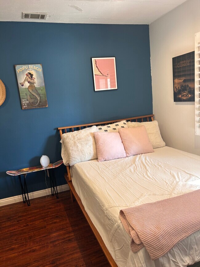 Building Photo - 4717 S Van Ness Ave