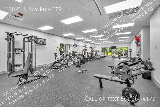 Foto del edificio - 17021 N Bay Rd