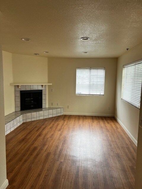 Foto del edificio - 312 E Valencia Ave