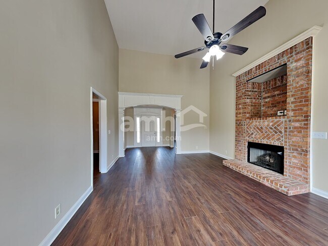 Foto del edificio - 3021 Community Cir
