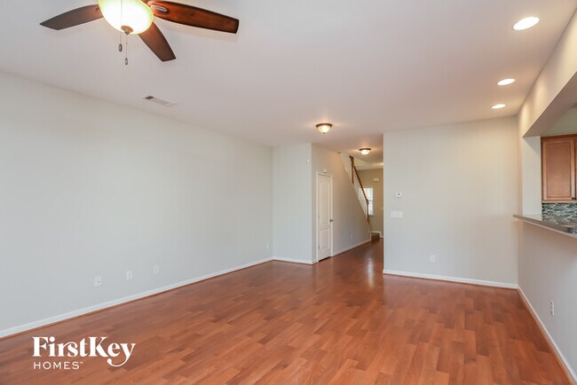 Building Photo - 11 Highland Pointe Cir E