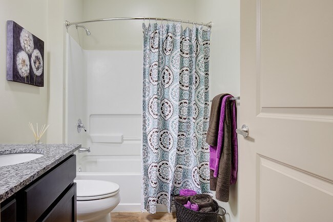 Baño - Tenth and Tusk
