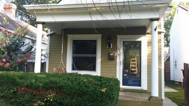 Frente - 1819 Deerwood Ave
