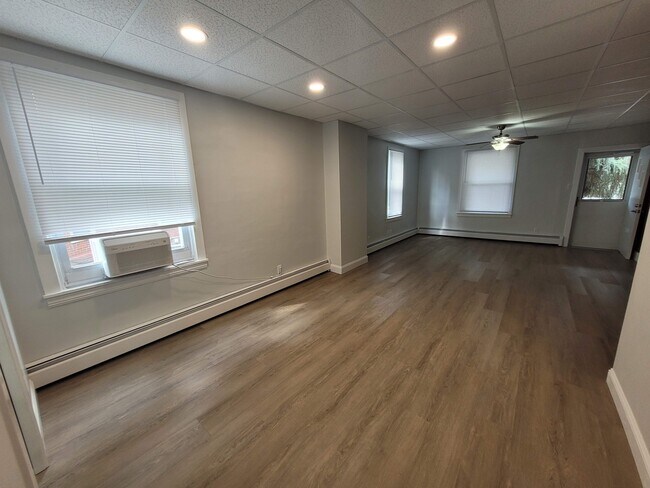 Building Photo - 416 Columbia Ave