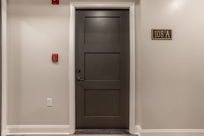 Foto del edificio - 108 W Main St