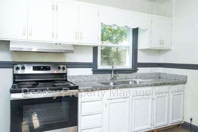 Foto del edificio - 736 Henderson Dr