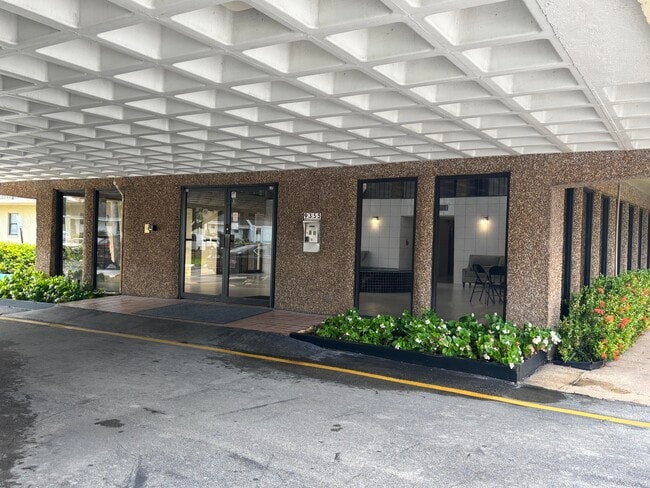 Foto del edificio - 9355 SW 8th St
