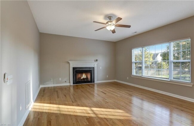 Building Photo - 211 Kings Pointe Crossing
