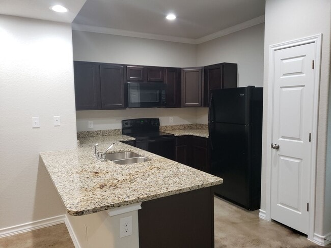 Building Photo - Town home for rent