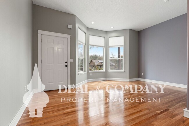 Foto del edificio - Inviting Parkrose Heights Townhome