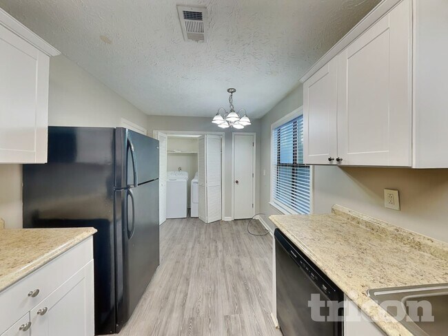 Foto del edificio - 308 Knollwood Ln