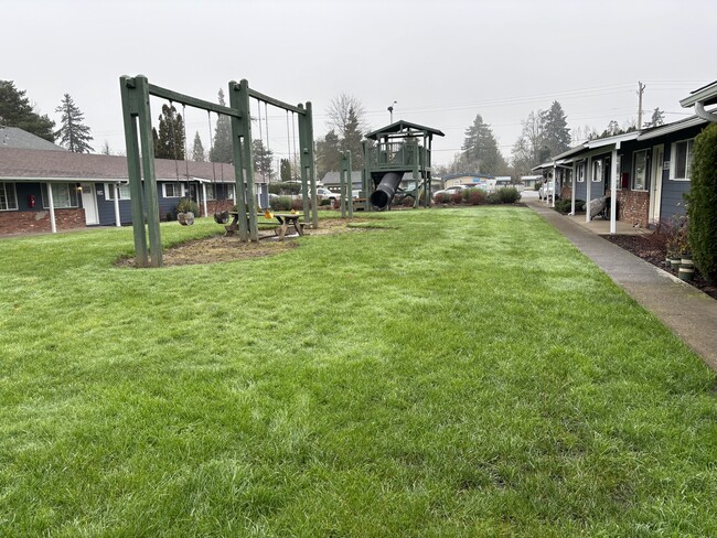 Building Photo - Oak Village West Apartments