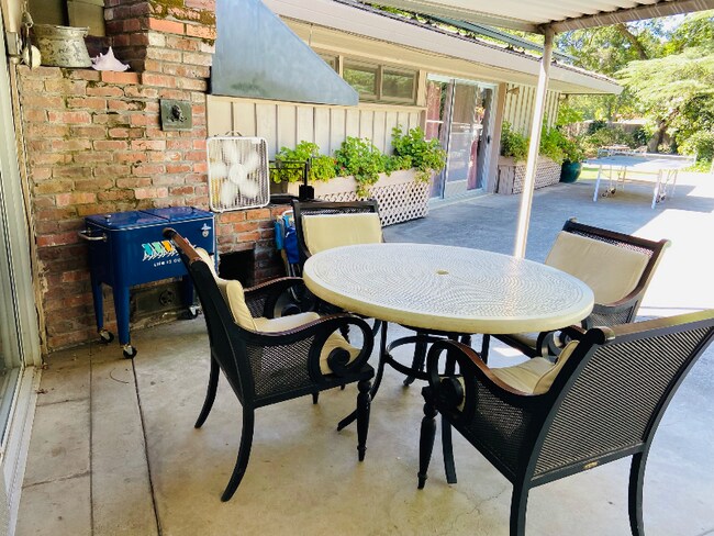 Foto del edificio - 914 Arbutus Ave