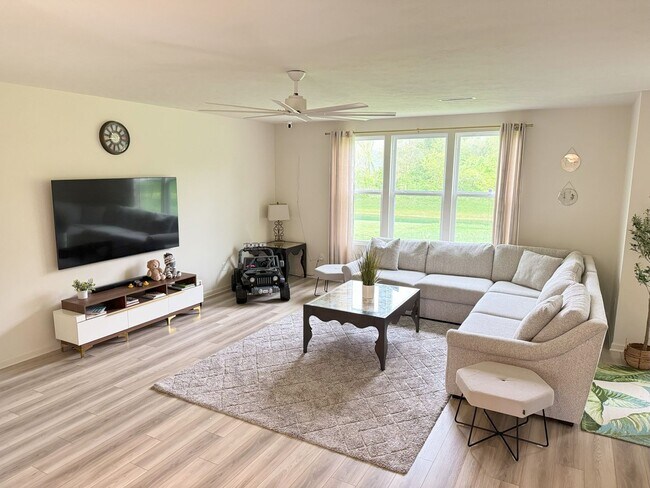 Foto del edificio - Beautiful 5 Bedroom Home in Plainfield!