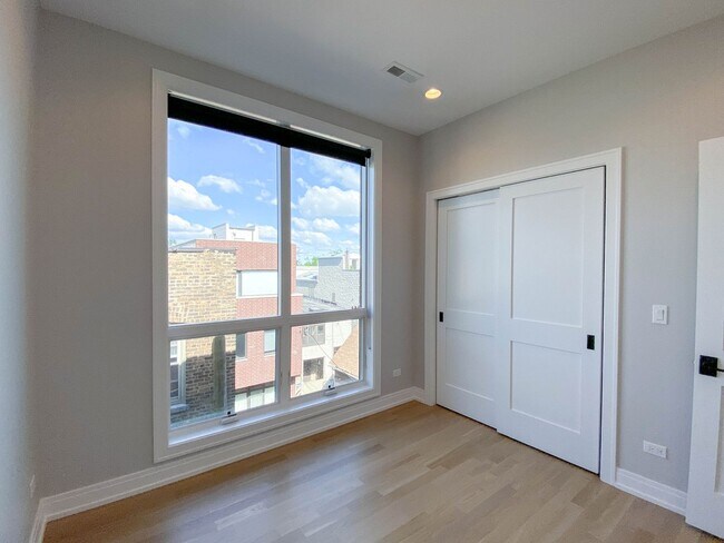 Foto del edificio - 1053 W Cornelia Ave