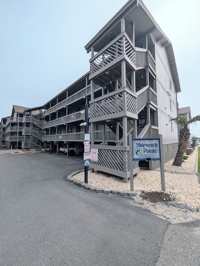 Building Photo - 9621 Shore Dr