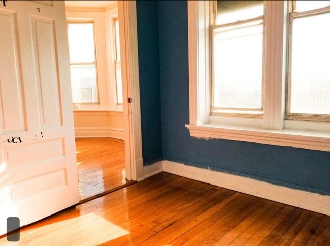 Building Photo - 3462 W North Ave