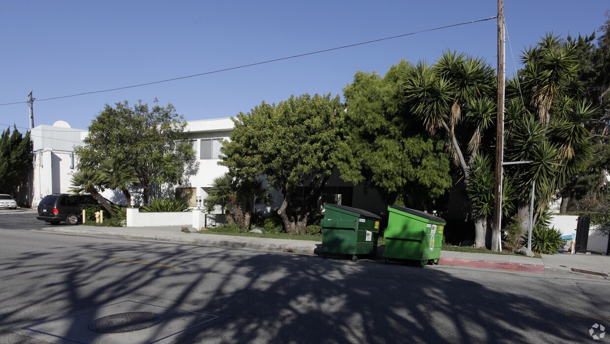 Foto del edificio - 29229 Heathercliff Rd