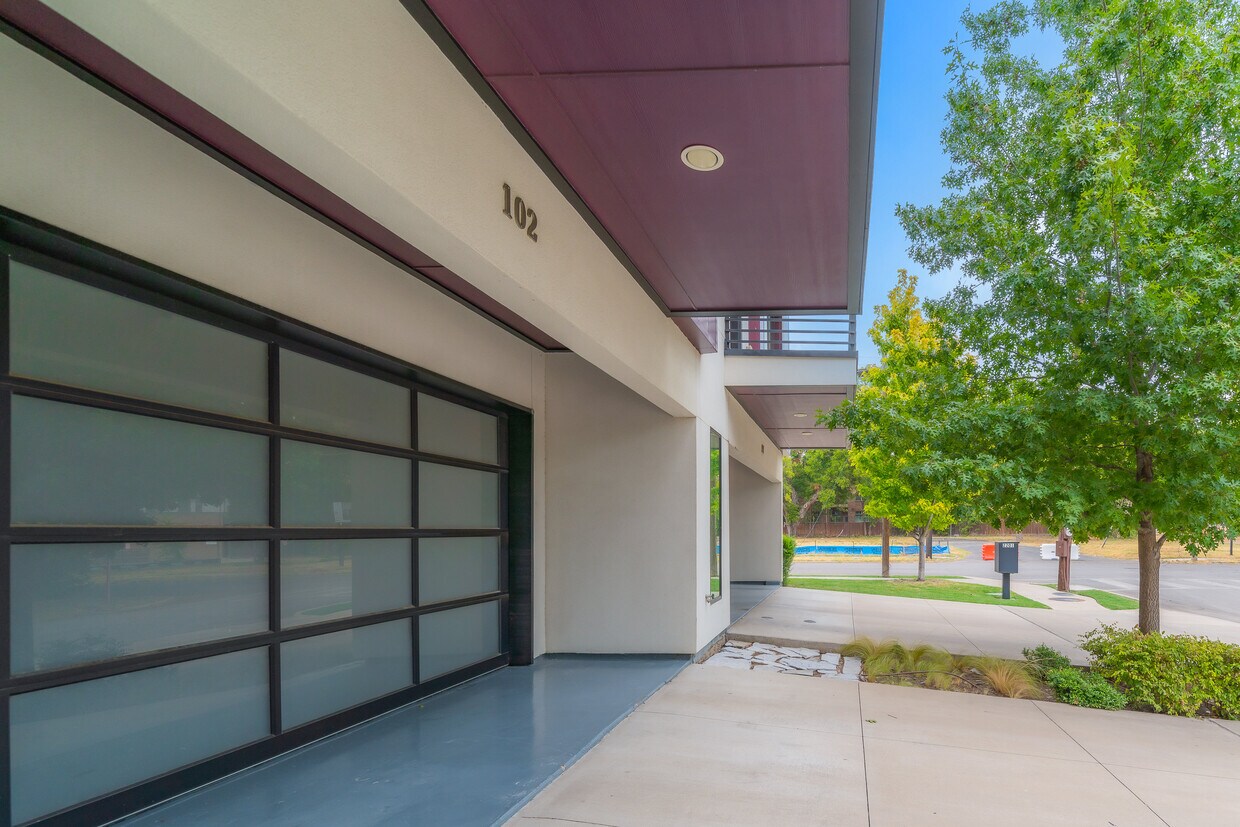 Primary Photo - 2201 Annex Ave