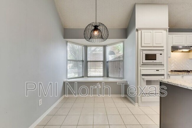 Foto del edificio - 7805 Glenoaks Dr