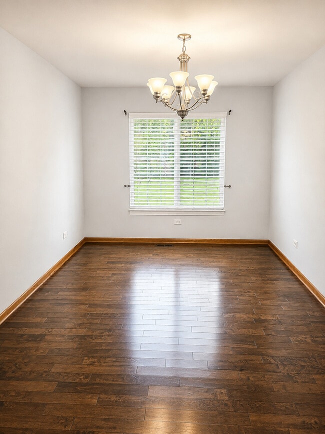Building Photo - 1462 Glen Ellyn Rd